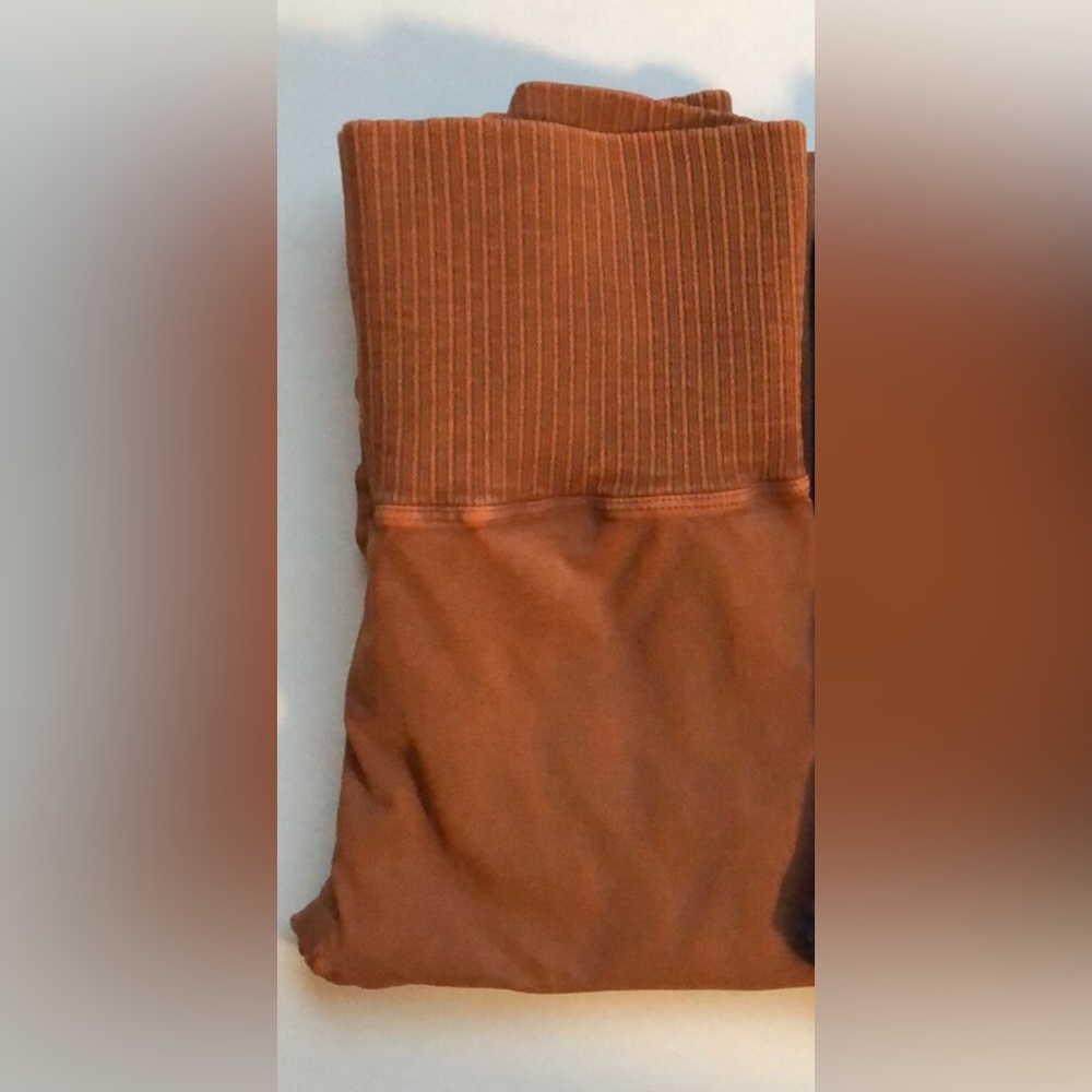1 brand new Brown Free People Good Karma Leggings💖